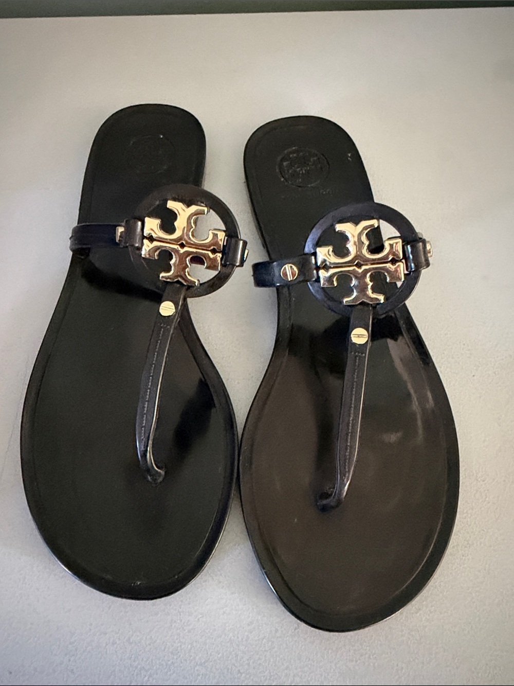 Tory Burch Black Jelly Thong Sandals with Gold Logo Medallion Sz 6
